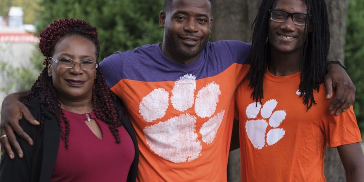  Ray Mcelrathbey's wife